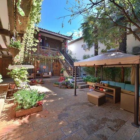 Yingluo Guest House Lijiang  Extérieur photo